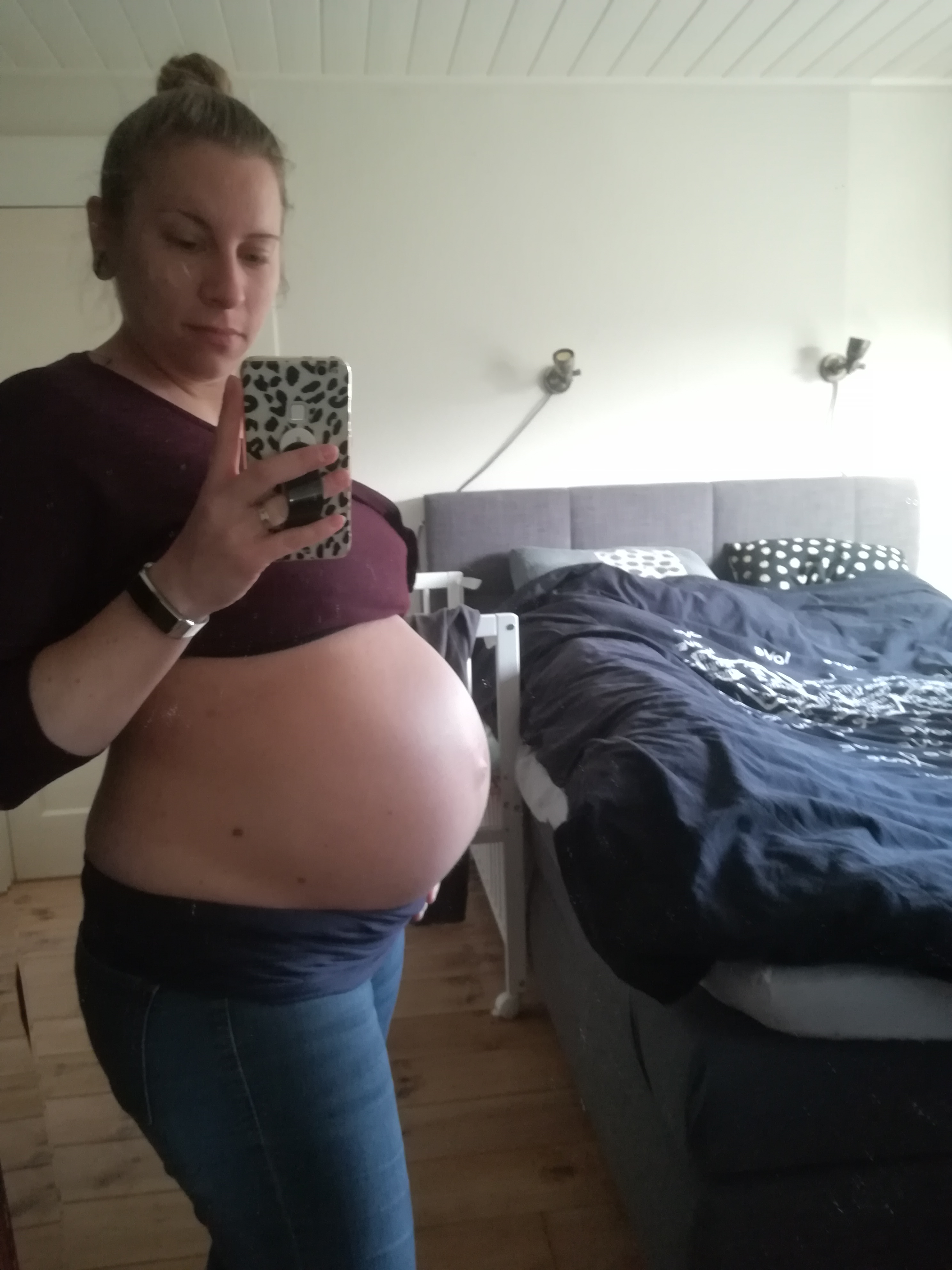 Buikfoto vlak voor de bevalling.