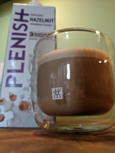 IJskoffie met Plenish hazelnootdrank.