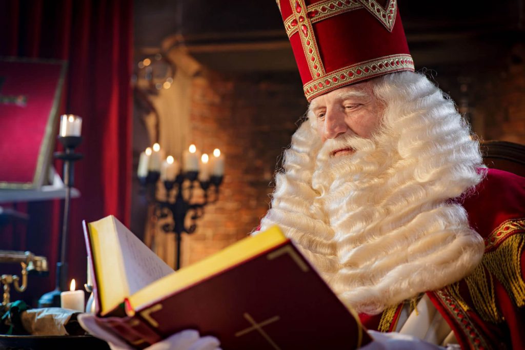 Video van Sint, Sinterklaas met boek